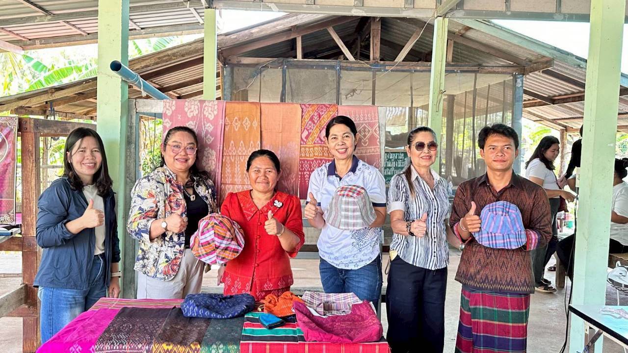  พช.คง กลุ่มทอผ้าไหมบ้านสระหลวง เข้าร่วมโครงการพัฒนาผลิตภัณฑ์ OTOP กลุ่มปรับตัวสู่การพัฒนา (Quadrant D) ให้มีคุณภาพมาตรฐาน ประจำปีงบประมาณ พ.ศ. 2569